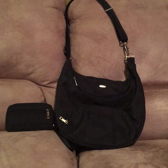 Travelon Handbags - Travelon RFID Crossbody Bag w/Wallet